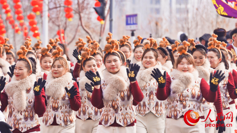 अमूर्त सांस्कृतिक विरासत से सजी नववर्षीय लोक-परंपराएँ, उरूमची में लोक-जुलूस का भव्य शुभारंभ