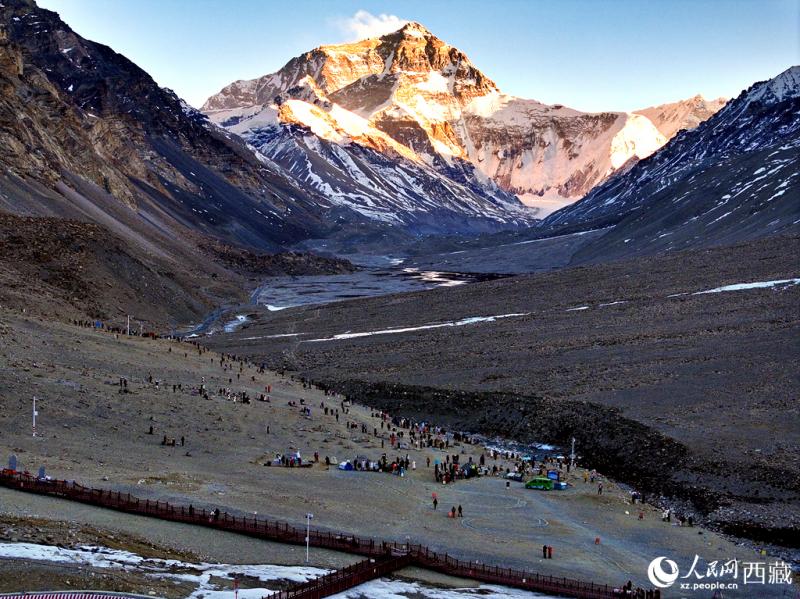 वसंतोत्सव अवकाश के दौरान एवरेस्ट पर्यटन क्षेत्र में पर्यटकों की संख्या रिकॉर्ड स्तर पर पहुँची