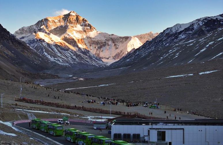 वसंतोत्सव अवकाश के दौरान एवरेस्ट पर्यटन क्षेत्र में पर्यटकों की संख्या रिकॉर्ड स्तर पर पहुँची