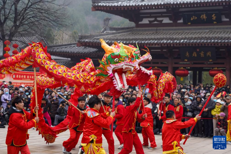 चीन में लालटेन पर्व की रंगारंग धूम