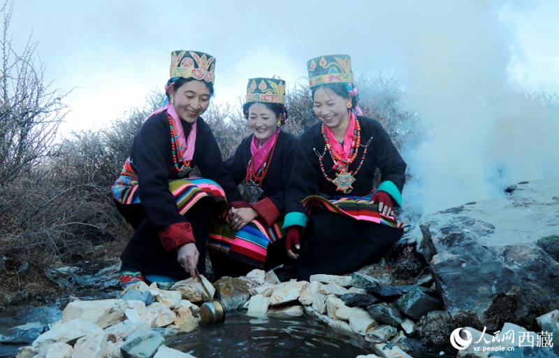 ल्हासा के मोझुगोंगका ज़िले में बसंती रोशनी से वसंत की खेती की शुरुआत