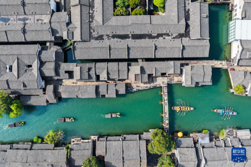 जियांगनान के प्राचीन गाँव में वसंत ऋतु के रेशमी फूलों के महोत्सव की शुरुआत