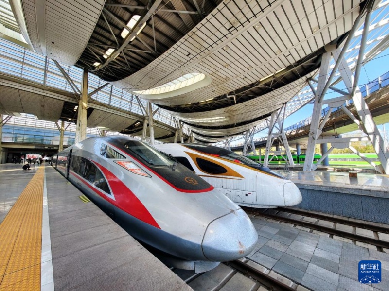 छिंगमिंग अवकाश के बाद चीन के रेलवे स्टेशनों पर वापसी यात्रियों की भारी भीड़