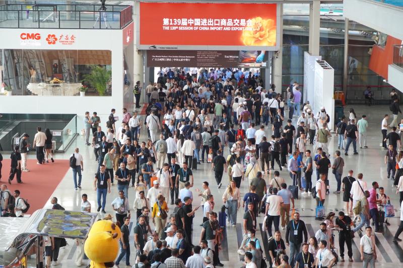 139वां कैंटन फेयर शुरू, खरीदारों ने चीन-निर्मित वस्तुओं की सराहना की