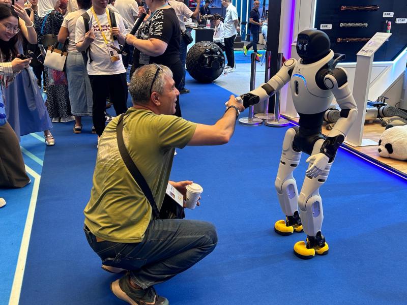 139वां कैंटन फेयर शुरू, खरीदारों ने चीन-निर्मित वस्तुओं की सराहना की