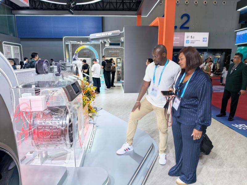 139वां कैंटन फेयर शुरू, खरीदारों ने चीन-निर्मित वस्तुओं की सराहना की