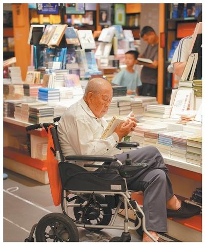 हर दिशा में पाठकों की उपस्थिति