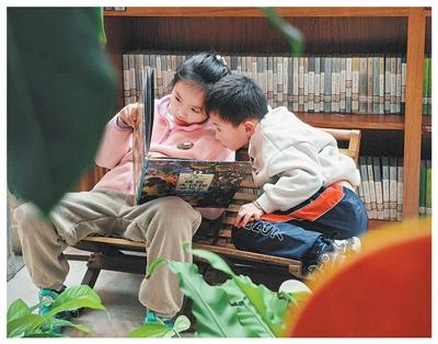 हर दिशा में पाठकों की उपस्थिति