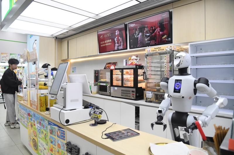 पेइचिंग: किराने की दुकान में रोबोट की “नियुक्ति”