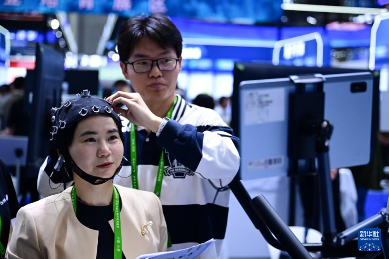 विज्ञान एवं प्रौद्योगिकी मेले में तकनीकी सौंदर्य तकनीक की सुंदरता का अनुभव