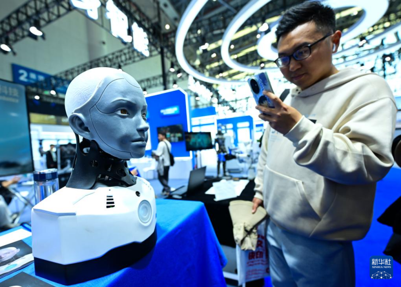 विज्ञान एवं प्रौद्योगिकी मेले में तकनीकी सौंदर्य तकनीक की सुंदरता का अनुभव