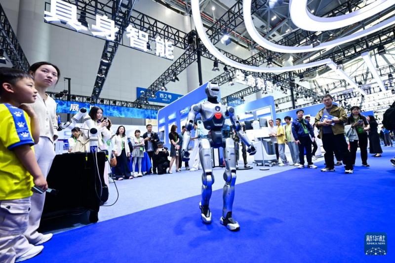 विज्ञान एवं प्रौद्योगिकी मेले में तकनीकी सौंदर्य तकनीक की सुंदरता का अनुभव