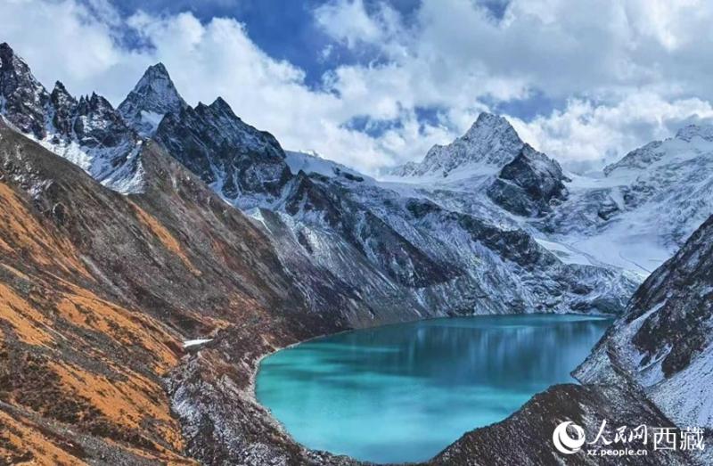 उत्तरी शीत्सांग के घासस्थलों में बिखरी मनोहारी छटा
