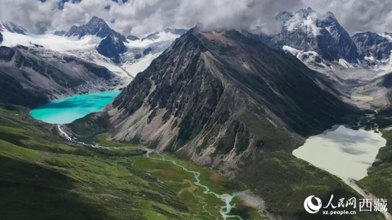 उत्तरी शीत्सांग के घासस्थलों में बिखरी मनोहारी छटा