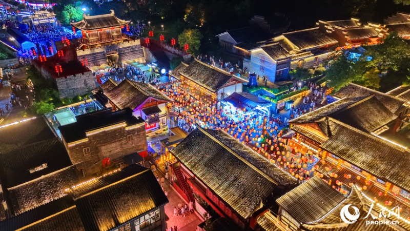 च्यांग्शी के कानचोउ में रात्रि पर्यटन से नाइट इकोनॉमी को मिली नई ऊर्जा