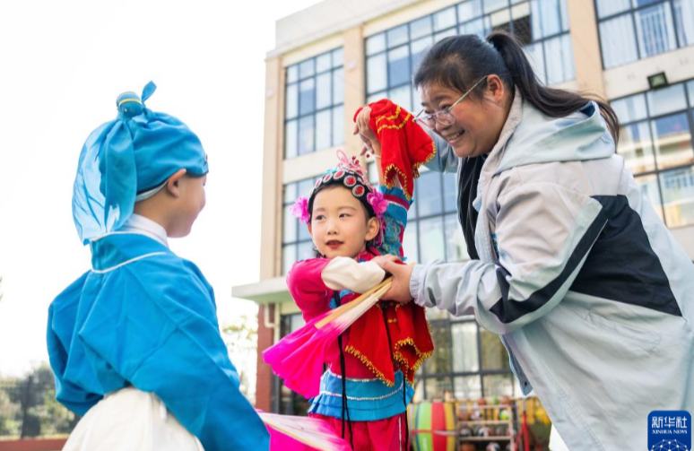 हुनान यीयांग：नान काउंटी का लोकनाट्य“दीहुआगु” विद्यालयों के कला पाठ्यक्रम में शामिल