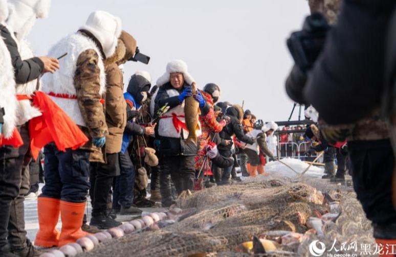शिंगकाई झील में चीन–रूस सीमा पर शीतकालीन मत्स्याखेट गतिविधि शुरू