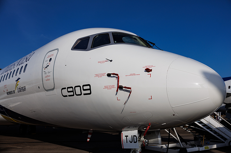 सिंगापुर विमान प्रदर्शनी में C919 और C909 विमानों की संयुक्त भव्य प्रस्तुति