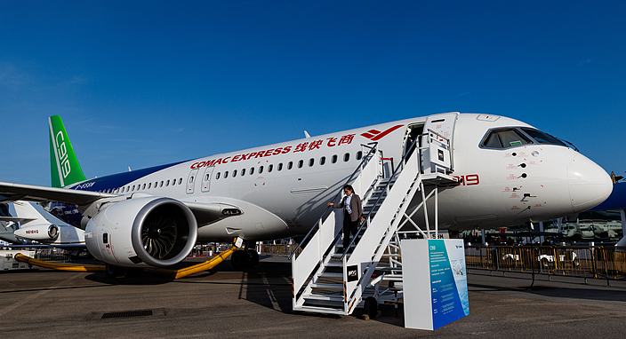 सिंगापुर विमान प्रदर्शनी में C919 और C909 विमानों की संयुक्त भव्य प्रस्तुति