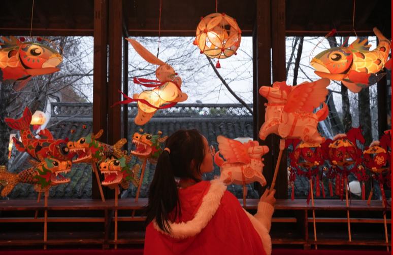 हांगझोउ : शीशी दीप-महोत्सव का शुभारंभ