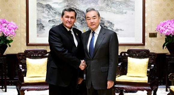 चीनी विदेश मंत्री ने तुर्कमेनिस्तान के उप प्रधानमंत्री और विदेश मंत्री से मुलाकात की