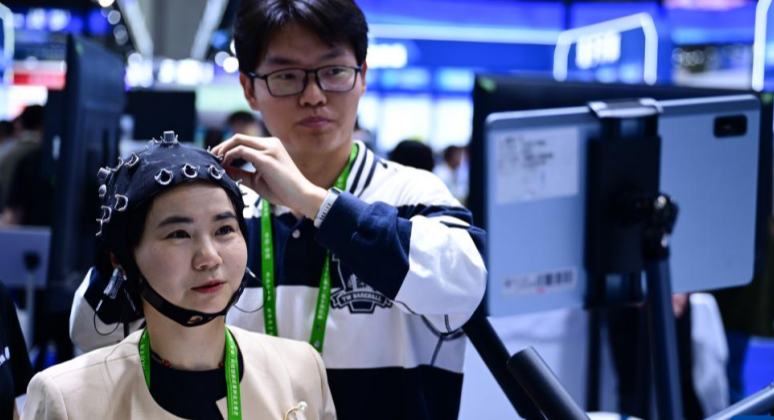 विज्ञान एवं प्रौद्योगिकी मेले में तकनीकी सौंदर्य तकनीक की सुंदरता का अनुभव