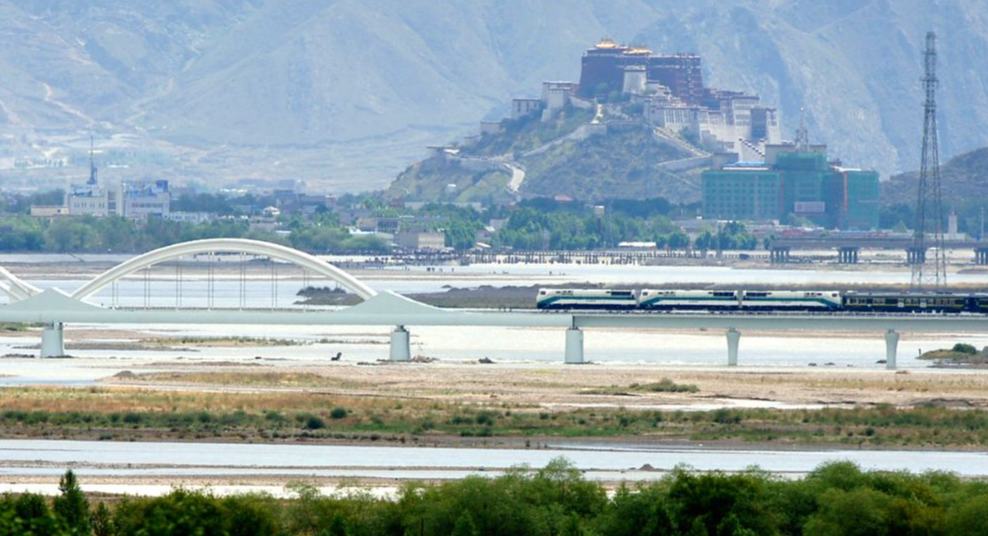 पुरानी तस्वीरों में दर्ज छिंगहाई-शीत्सांग रेलवे का फौलादी चमत्कार