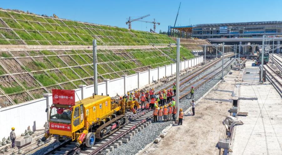 छोंगछिंग–वानचोउ हाई-स्पीड रेलवे में पूरी लाइन पर रेल पटरी बिछाने का काम पूरा