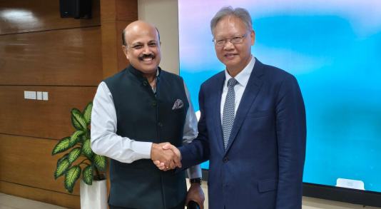 भारत में चीन के राजदूत शू फ़ेईहोंग ने भारतीय वाणिज्य और उद्योग मंत्रालय के वाणिज्य सचिव अग्रवाल से मुलाकात की