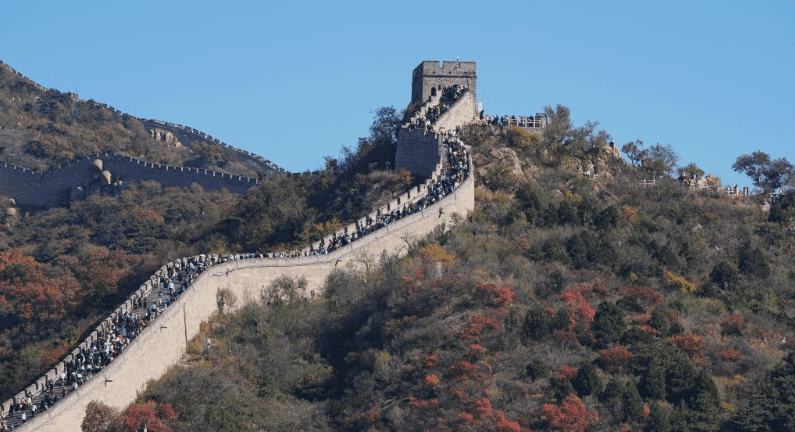 शरद में ग्रेट वॉल के पातालिंग सेक्टर का नज़ारा
