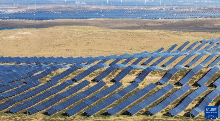 चीन में पवन और सौर ऊर्जा की कुल स्थापित क्षमता 2 अरब किलोवाट के पार पहुंची